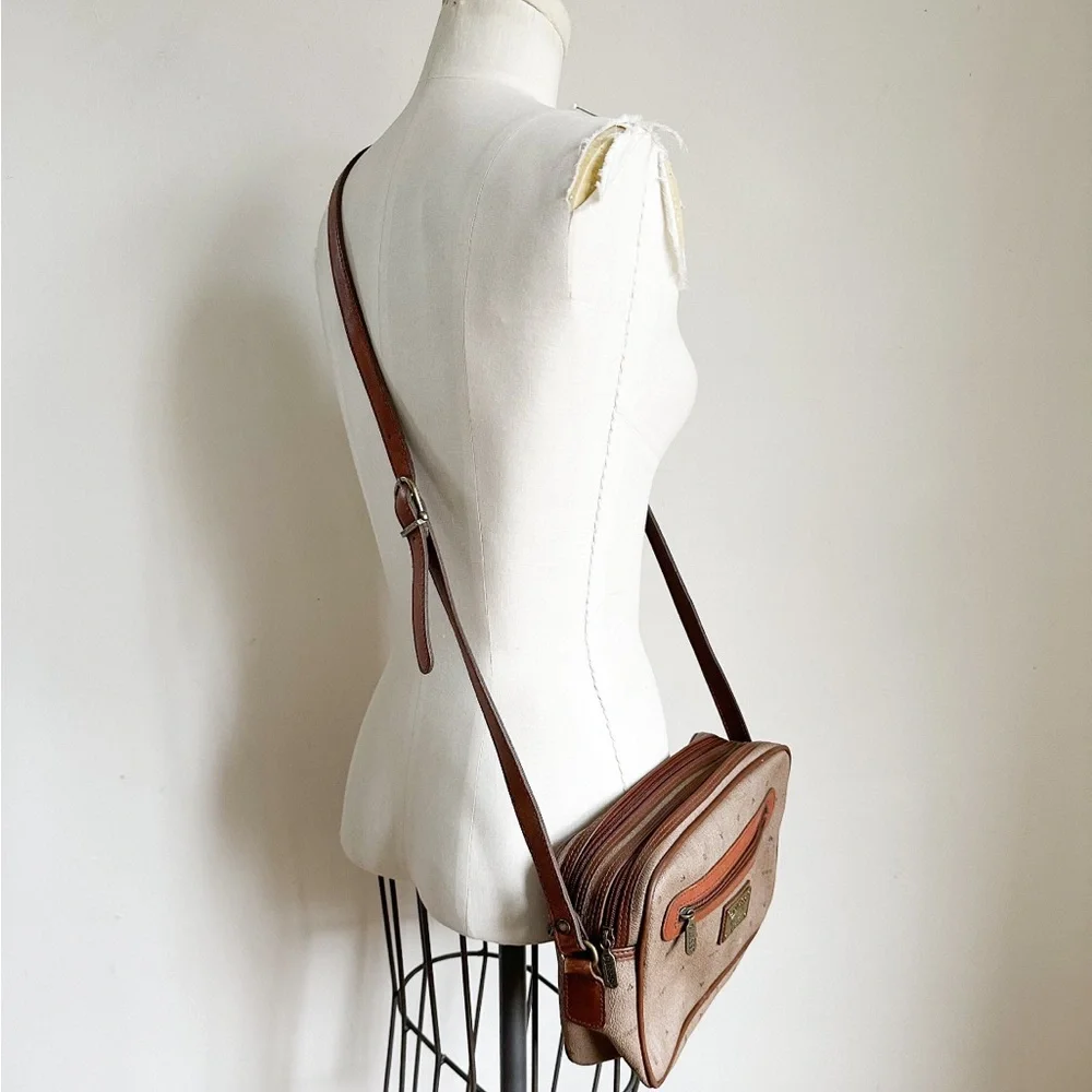 ⭐️3/$30⭐️ (bundle deal) Vintage 1980s Guess Cross Body Bag